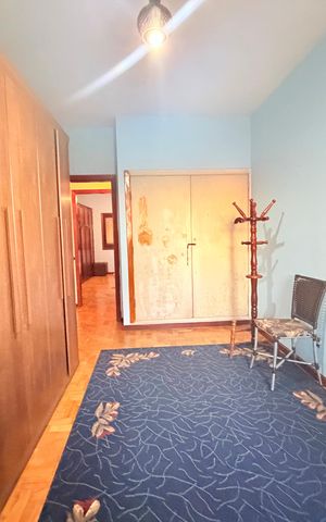 Casa à venda com 244m², 5 quartos e 4 vagas Casa à venda com 244m², 5 quartos e 4 vagasQuarto 1