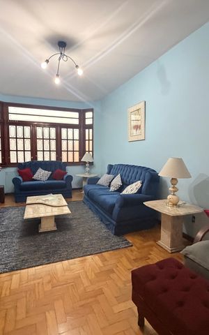 Casa à venda com 244m², 5 quartos e 4 vagas Casa à venda com 244m², 5 quartos e 4 vagasSala