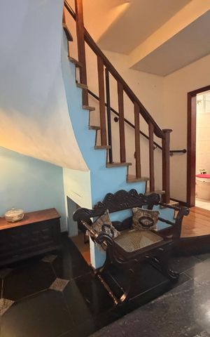Casa à venda com 244m², 5 quartos e 4 vagas Casa à venda com 244m², 5 quartos e 4 vagasSala