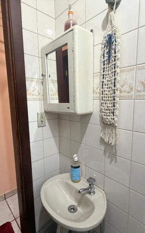 Casa à venda com 244m², 5 quartos e 4 vagas Casa à venda com 244m², 5 quartos e 4 vagasBanheiro 1