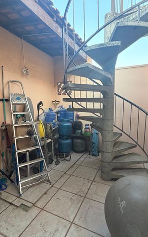 Casa à venda com 244m², 5 quartos e 4 vagas Casa à venda com 244m², 5 quartos e 4 vagasLavanderia