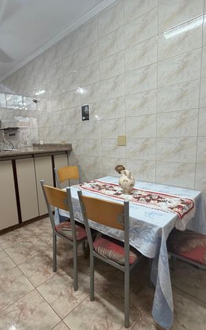 Casa à venda com 244m², 5 quartos e 4 vagas Casa à venda com 244m², 5 quartos e 4 vagasCozinha