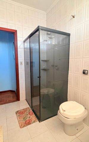 Casa à venda com 244m², 5 quartos e 4 vagas Casa à venda com 244m², 5 quartos e 4 vagasBanheiro 3
