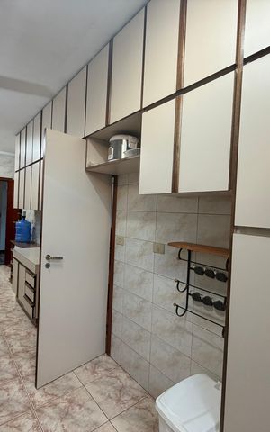 Casa à venda com 244m², 5 quartos e 4 vagas Casa à venda com 244m², 5 quartos e 4 vagasCozinha