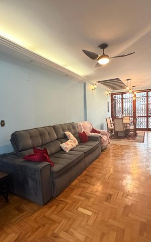 Casa à venda com 244m², 5 quartos e 4 vagas Casa à venda com 244m², 5 quartos e 4 vagasSala
