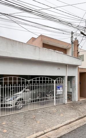 Casa para alugar com 70m², 2 quartos e sem vagaFachada + plaquinha 