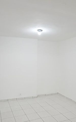 Casa para alugar com 70m², 2 quartos e sem vagaSala