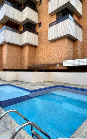 Apartamento à venda com 143m², 4 quartos e 3 vagas Apartamento à venda com 143m², 4 quartos e 3 vagasÁrea comum - Piscina