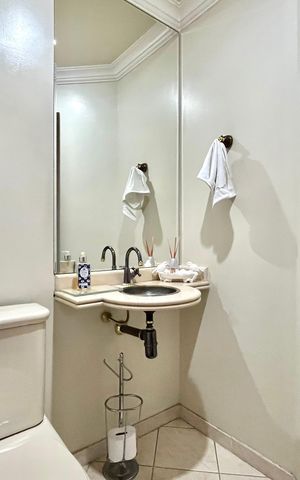 Apartamento à venda com 143m², 4 quartos e 3 vagas Apartamento à venda com 143m², 4 quartos e 3 vagasLavabo