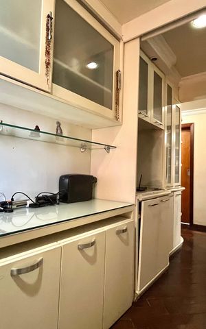 Apartamento à venda com 143m², 4 quartos e 3 vagas Apartamento à venda com 143m², 4 quartos e 3 vagasEscritório