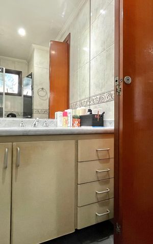 Apartamento à venda com 143m², 4 quartos e 3 vagas Apartamento à venda com 143m², 4 quartos e 3 vagasBanheiro da Suíte 2