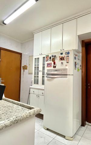 Apartamento à venda com 143m², 4 quartos e 3 vagas Apartamento à venda com 143m², 4 quartos e 3 vagasCozinha