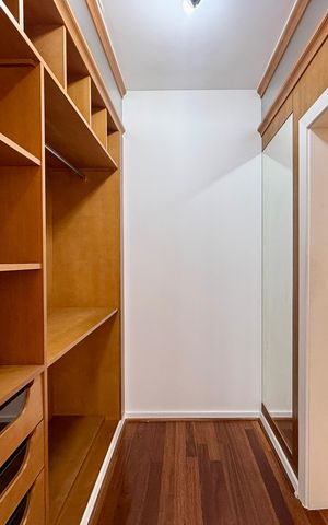 Apartamento à venda com 542m², 5 quartos e 4 vagas Apartamento à venda com 542m², 5 quartos e 4 vagasCloset Suíte 3