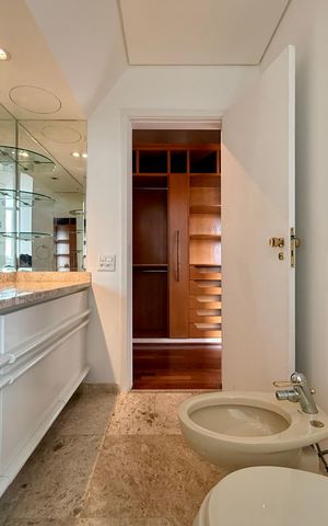Apartamento à venda com 542m², 5 quartos e 4 vagas Apartamento à venda com 542m², 5 quartos e 4 vagasBanheiro Suíte 2