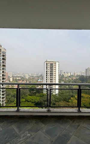 Apartamento à venda com 542m², 5 quartos e 4 vagas Apartamento à venda com 542m², 5 quartos e 4 vagasSacada Sala de Jantar