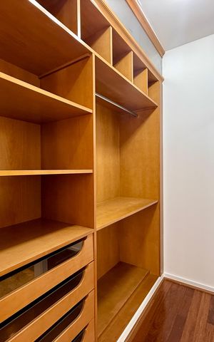 Apartamento à venda com 542m², 5 quartos e 4 vagas Apartamento à venda com 542m², 5 quartos e 4 vagasCloset Suíte 3