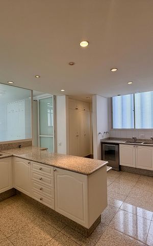 Apartamento à venda com 542m², 5 quartos e 4 vagas Apartamento à venda com 542m², 5 quartos e 4 vagasCozinha