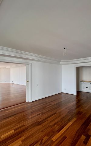 Apartamento à venda com 542m², 5 quartos e 4 vagas Apartamento à venda com 542m², 5 quartos e 4 vagasSala de Jantar