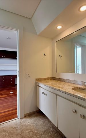 Apartamento à venda com 542m², 5 quartos e 4 vagas Apartamento à venda com 542m², 5 quartos e 4 vagasBanheiro Suíte 5