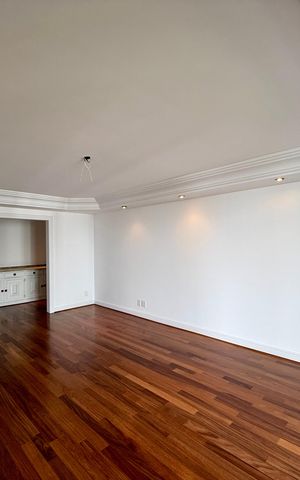 Apartamento à venda com 542m², 5 quartos e 4 vagas Apartamento à venda com 542m², 5 quartos e 4 vagasSala de Jantar
