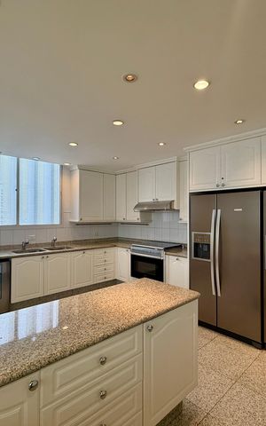 Apartamento à venda com 542m², 5 quartos e 4 vagas Apartamento à venda com 542m², 5 quartos e 4 vagasCozinha