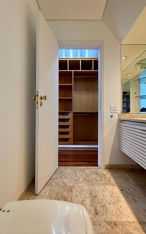 Apartamento à venda com 542m², 5 quartos e 4 vagas Apartamento à venda com 542m², 5 quartos e 4 vagasBanheiro Suíte 3