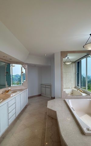 Apartamento à venda com 542m², 5 quartos e 4 vagas Apartamento à venda com 542m², 5 quartos e 4 vagasBanheiro Suíte 1