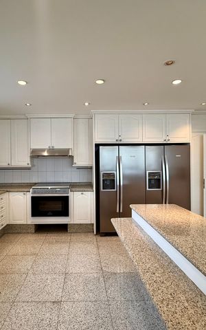 Apartamento à venda com 542m², 5 quartos e 4 vagas Apartamento à venda com 542m², 5 quartos e 4 vagasCozinha