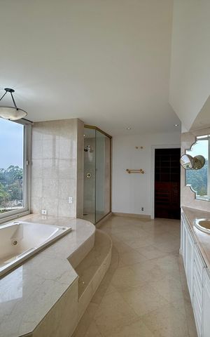 Apartamento à venda com 542m², 5 quartos e 4 vagas Apartamento à venda com 542m², 5 quartos e 4 vagasBanheiro Suíte 1