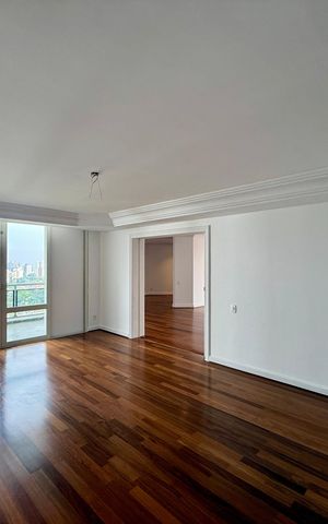 Apartamento à venda com 542m², 5 quartos e 4 vagas Apartamento à venda com 542m², 5 quartos e 4 vagasSala de Jantar