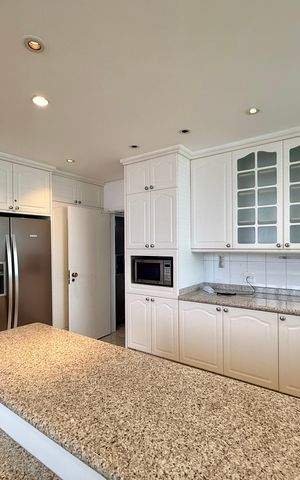 Apartamento à venda com 542m², 5 quartos e 4 vagas Apartamento à venda com 542m², 5 quartos e 4 vagasCozinha