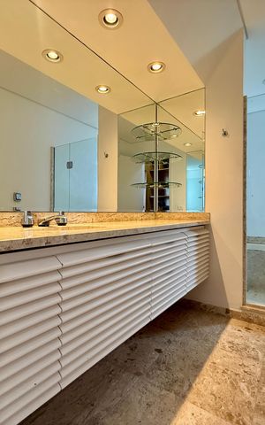 Apartamento à venda com 542m², 5 quartos e 4 vagas Apartamento à venda com 542m², 5 quartos e 4 vagasBanheiro Suíte 3