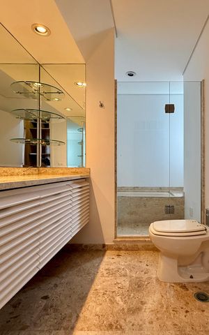 Apartamento à venda com 542m², 5 quartos e 4 vagas Apartamento à venda com 542m², 5 quartos e 4 vagasBanheiro Suíte 3