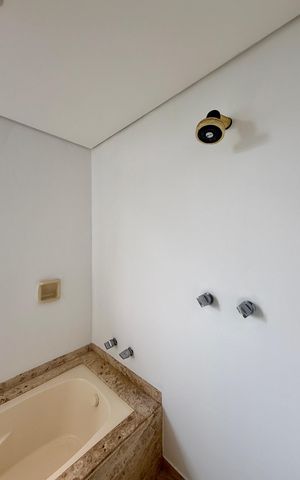 Apartamento à venda com 542m², 5 quartos e 4 vagas Apartamento à venda com 542m², 5 quartos e 4 vagasBanheiro Suíte 2