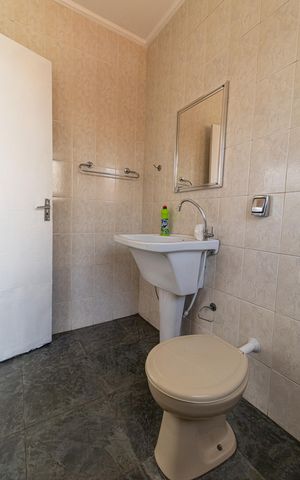 Casa para alugar com 300m², 3 quartos e 3 vagas Casa para alugar com 300m², 3 quartos e 3 vagasTerraço - Banheiro