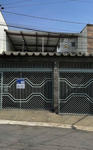 Casa para alugar com 300m², 3 quartos e 3 vagas Casa para alugar com 300m², 3 quartos e 3 vagasFachada+Placa