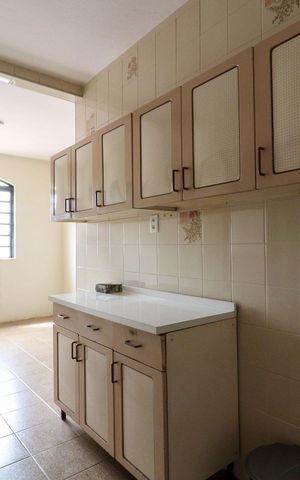Casa à venda com 137m², 2 quartos e 4 vagas