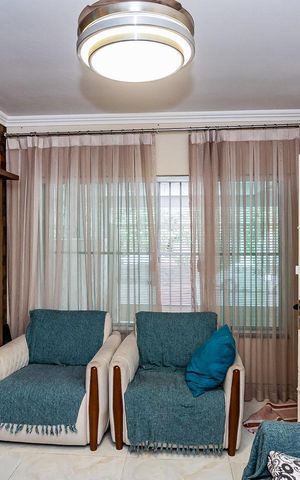 Casa à venda com 110m², 2 quartos e 2 vagas Casa à venda com 110m², 2 quartos e 2 vagasSala