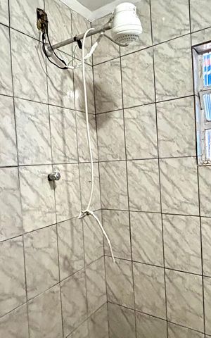 Casa para alugar com 90m², 2 quartos e 2 vagasBanheiro 1