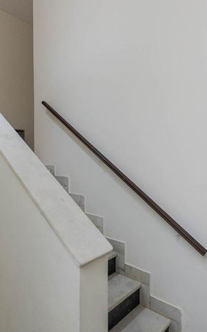 Casa para alugar com 230m², 4 quartos e sem vagaEscada