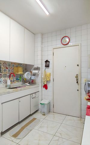 Apartamento à venda com 125m², 4 quartos e 2 vagas Apartamento à venda com 125m², 4 quartos e 2 vagasCozinha