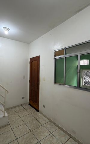 Casa à venda com 48m², 2 quartos e 1 vaga Casa à venda com 48m², 2 quartos e 1 vagaSala