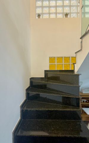 Casa para alugar com 290m², 3 quartos e 6 vagas Casa para alugar com 290m², 3 quartos e 6 vagasEscada