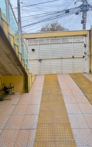 Casa para alugar com 290m², 3 quartos e 6 vagas Casa para alugar com 290m², 3 quartos e 6 vagasGaragem