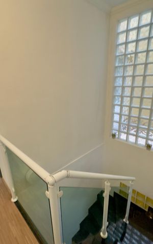 Casa para alugar com 290m², 3 quartos e 6 vagas Casa para alugar com 290m², 3 quartos e 6 vagasEscada