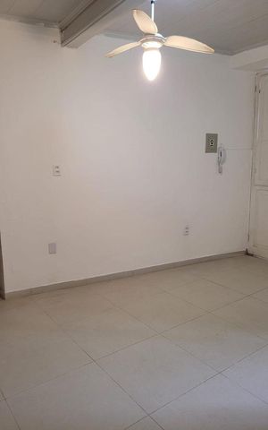 Casa à venda com 80m², 2 quartos e sem vaga Casa à venda com 80m², 2 quartos e sem vagaSala