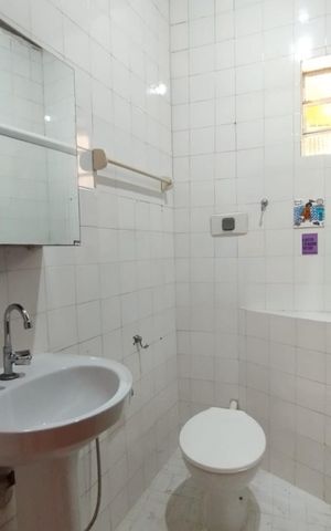 Casa à venda com 80m², 2 quartos e sem vaga Casa à venda com 80m², 2 quartos e sem vagaBanheiro