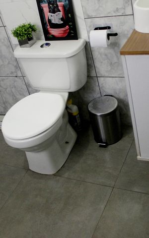 Casa à venda com 200m², 6 quartos e 3 vagasBanheiro (casa 3)