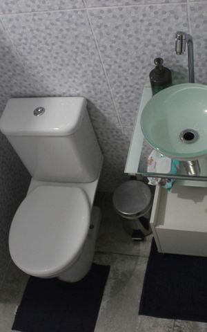 Casa à venda com 200m², 6 quartos e 3 vagasBanheiro 2 (casa 1)