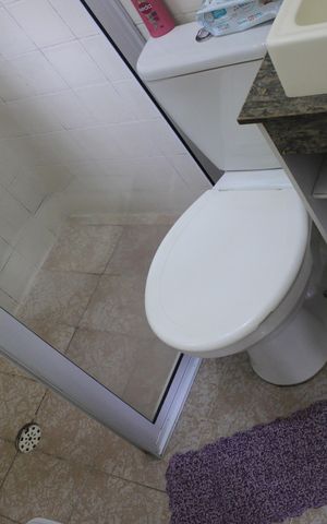 Casa à venda com 200m², 6 quartos e 3 vagasBanheiro da suíte (casa 1)